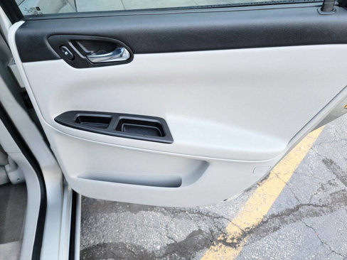 Used 2008 Chevrolet Impala SS w/ Convenience Package image 17