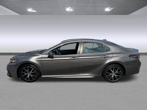Used 2023 Toyota Camry SE image 6
