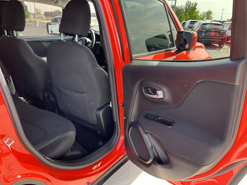 Used 2020 Jeep Renegade Latitude image 6