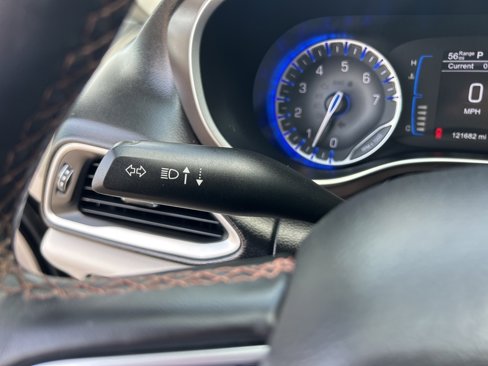 Used 2017 Chrysler Pacifica Touring-L image 26