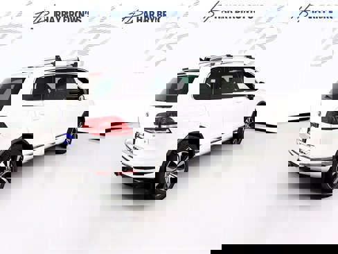 Used 2017 Volkswagen Touareg Wolfsburg Edition image 30
