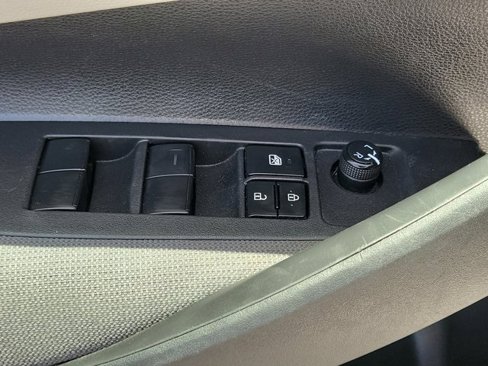 Used 2022 Toyota Corolla LE image 31