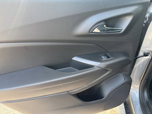 New 2025 Chevrolet Trax LT image 12