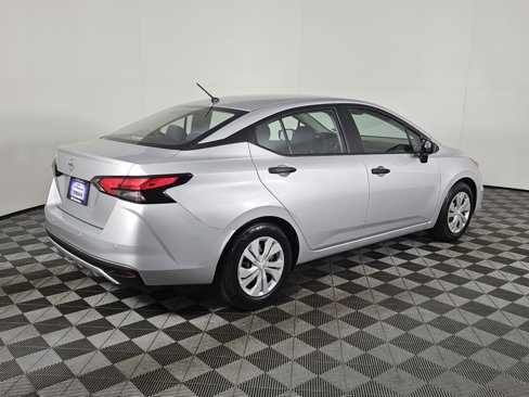 Used 2020 Nissan Versa S image 3