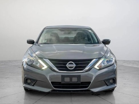 Used 2017 Nissan Altima 2.5 SR w/ Midnight Edition Package image 2