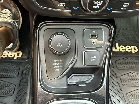 Used 2018 Jeep Compass Limited image 22
