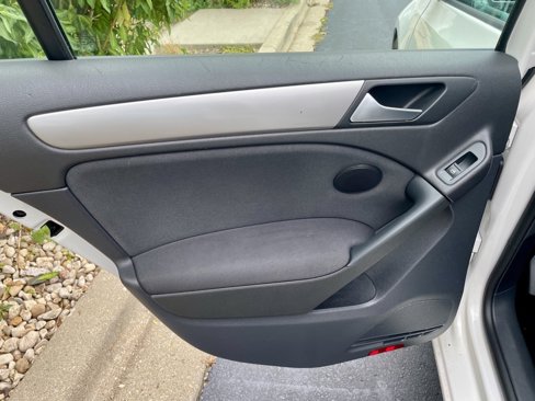 Used 2012 Volkswagen Golf TDI image 16