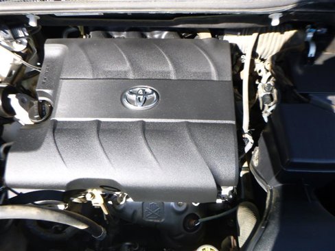 Used 2012 Toyota Sienna SE image 25