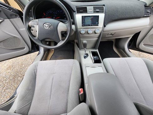 Used 2011 Toyota Camry LE image 10