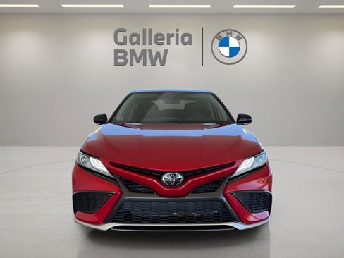Used 2022 Toyota Camry XSE image 3