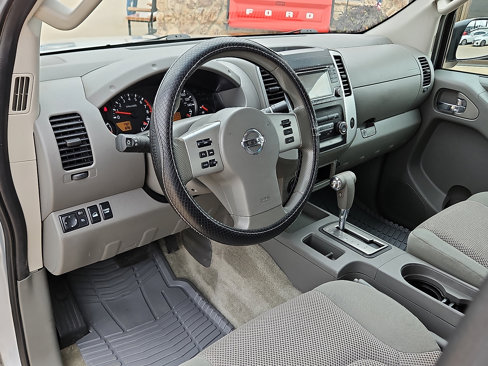 Used 2016 Nissan Frontier SV image 10