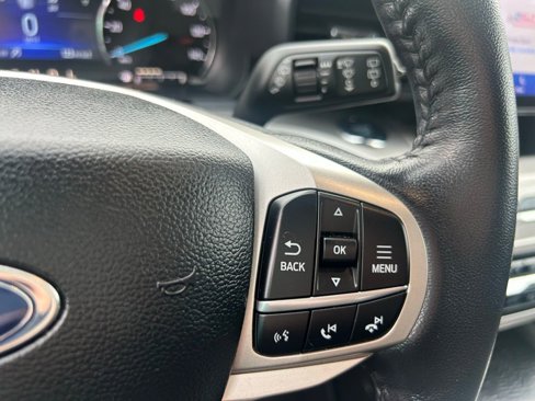 Used 2022 Ford Explorer XLT image 25