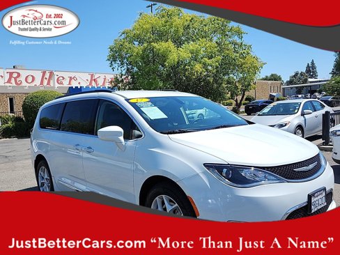 Used 2017 Chrysler Pacifica Touring-L w/ Tire & Wheel Group image 1