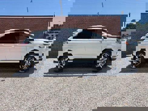 Certified 2023 Ford Edge SEL w/ Convenience Package image 2