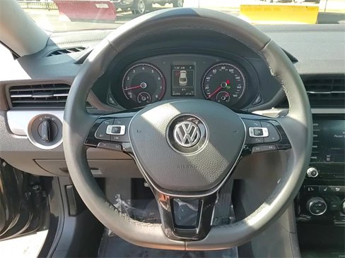 Used 2022 Volkswagen Passat 2.0T SE image 16