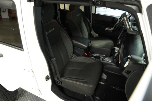 Used 2016 Jeep Wrangler Unlimited Sahara w/ Connectivity Group image 17