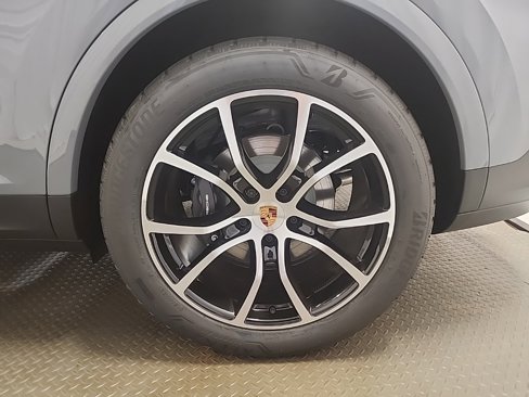 New 2025 Porsche Cayenne image 32