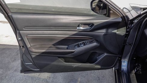Used 2022 Nissan Altima 2.5 SR w/ Midnight Edition Package image 22
