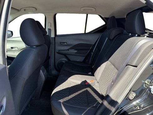 Used 2022 Nissan Kicks SV image 16