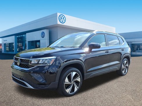 Certified 2024 Volkswagen Taos SE image 3
