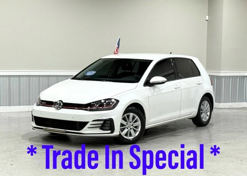 Used 2019 Volkswagen Golf S image 1