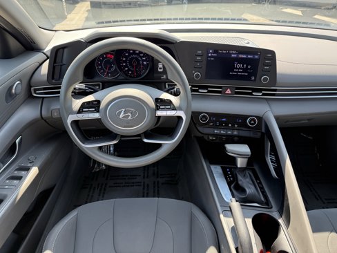 Used 2023 Hyundai Elantra SEL image 14