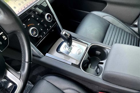 Used 2020 Land Rover Discovery Sport SE image 14