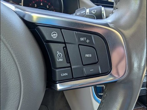 Used 2020 Jaguar XF Prestige image 15