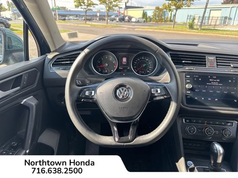 Used 2020 Volkswagen Tiguan SE w/ Panoramic Sunroof Package image 20