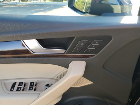 Used 2018 Audi Q5 2.0T Premium Plus w/ Premium Plus Package image 26