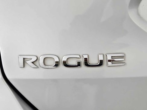 Used 2018 Nissan Rogue SV image 26