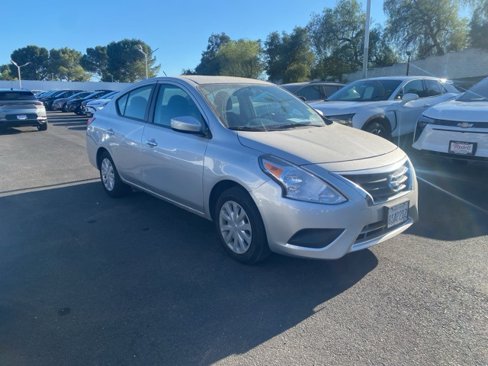 Used 2019 Nissan Versa SV image 2