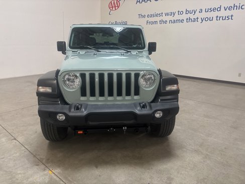 Used 2023 Jeep Wrangler Sport image 9