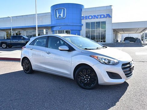 Used 2017 Hyundai Elantra GT image 1
