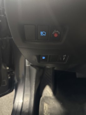 Used 2022 Toyota C-HR XLE image 33