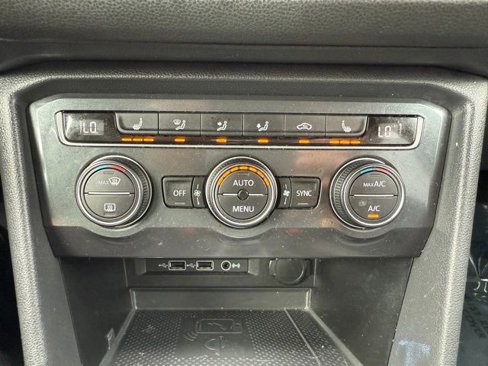 Used 2020 Volkswagen Tiguan SE image 32