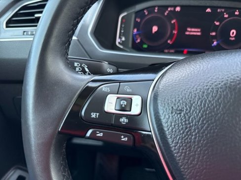 Used 2020 Volkswagen Tiguan SEL image 17