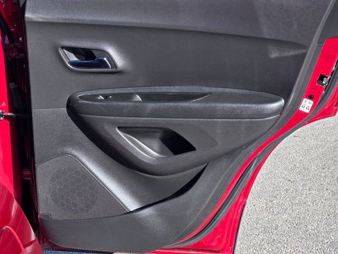 Used 2020 Chevrolet Trax LT w/ LT Convenience Package image 7