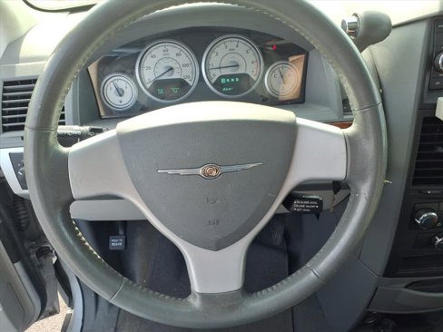 Used 2008 Chrysler Town & Country Touring image 15