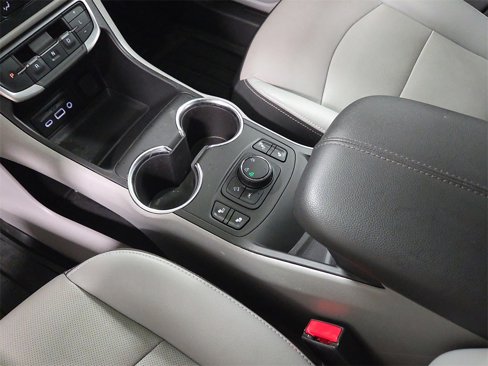 Used 2024 GMC Terrain SLT image 25