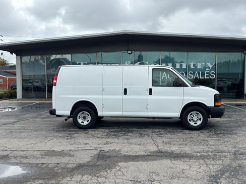 Used 2015 Chevrolet Express 2500 image 2