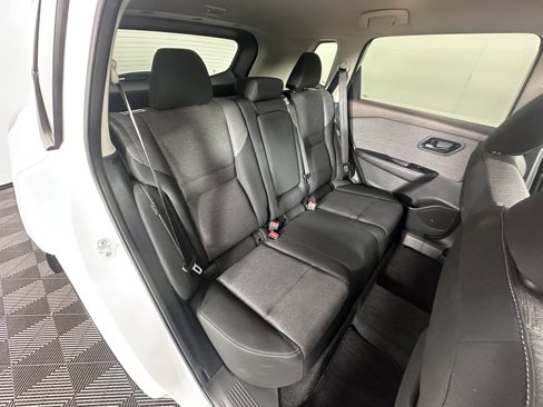 Used 2022 Nissan Rogue S image 14