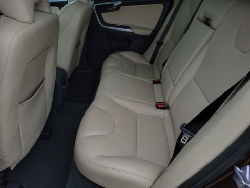 Used 2017 Volvo XC60 T5 Dynamic w/ Preferred Option Package image 9