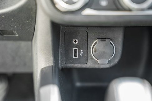 Used 2020 Nissan Kicks S image 24