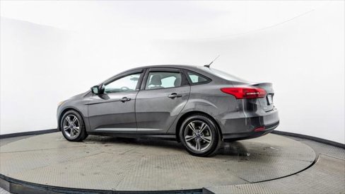 Used 2018 Ford Focus SE w/ SE Appearance Package image 4