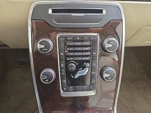 Used 2015 Volvo XC70 T6 Premier Plus image 15