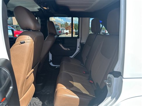 Used 2016 Jeep Wrangler Unlimited Sahara image 10