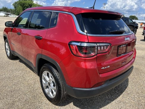 Used 2025 Jeep Compass Sport image 3
