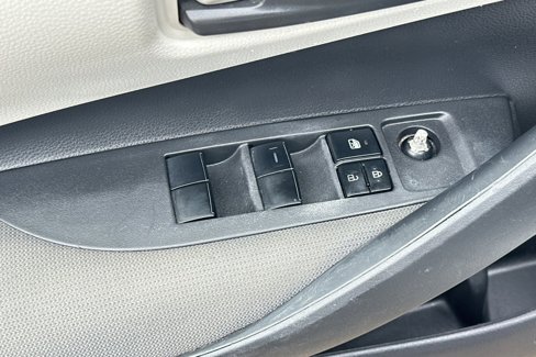 Used 2022 Toyota Corolla LE image 12