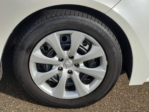 Used 2021 Toyota Corolla LE image 8
